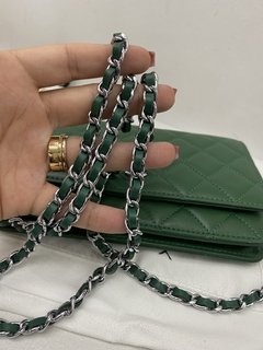 Imagem do CHANEL WOC WALLET ON CHAIN COURO LISO COM PRATA Premium