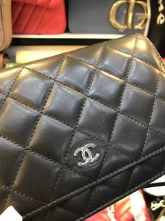 Imagem do CHANEL WOC WALLET ON CHAIN COURO LISO COM PRATA Premium