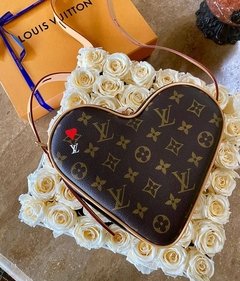 Louis V. New Heart Shaped Monogram Game On Coeur Coração - comprar online