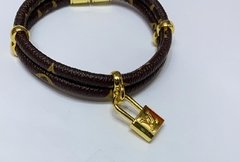 Bracelete Louis V. couro com cadeado - comprar online