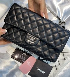 CHANEL 2.55 CLASSIC DOUBLE FLAP LAMBSKIN COM PRATEADO