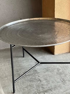 Imagen de Mesa MANDALA - Bandeja desmontable Metal Plateado Tallado - Base metálica Negra - Varios Tamaños