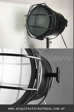 Lámpara de mesa trípode con cabezal tipo naval - ARQUITECTURA URBANA - PROYECTOS/PRODUCTOS