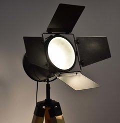 Lámpara de pie color negro con trípode tipo estudio de cine - comprar online