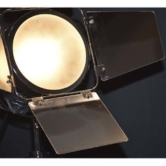 Lámpara de mesa trípode tipo cine negro y plata - ARQUITECTURA URBANA - PROYECTOS/PRODUCTOS