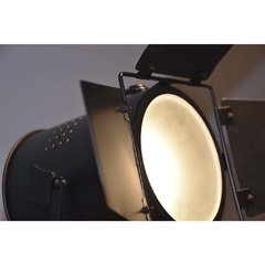 Lámpara de pie color negro con trípode tipo estudio de cine - tienda online