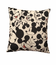 Almohadon 35x35 Mickey Blanco y Negro - comprar online