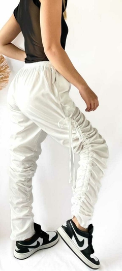 PANTALON PARACHUTE CON TIRAS