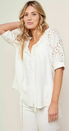 BLUSA ABOTONADA BRODERIE IMPORTADO - comprar online