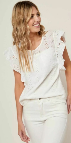 BLUSA BRODERIE CON VOLADO IMPORTADO - comprar online