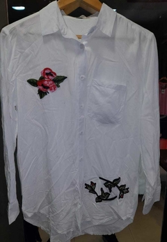 camisa FLOR bordada importada - comprar online