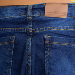 Calça jeans clássica na internet