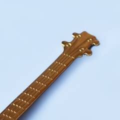 Colher de guitarra dourada na internet