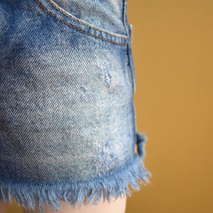 Saia jeans desfiada na internet