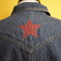 Jaqueta jeans estrela vermelha na internet