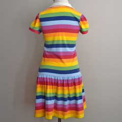 Lindo vestido arco-íris na internet