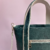 Cartera Oli Verde con Nude - comprar online