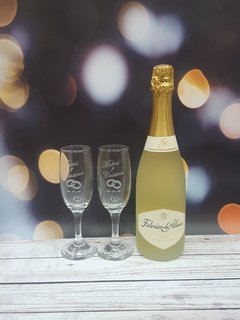 Caja tramada con 2 copas y champagne en internet