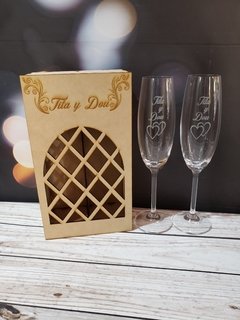 Caja tramada con 2 copas de champagne de cristal
