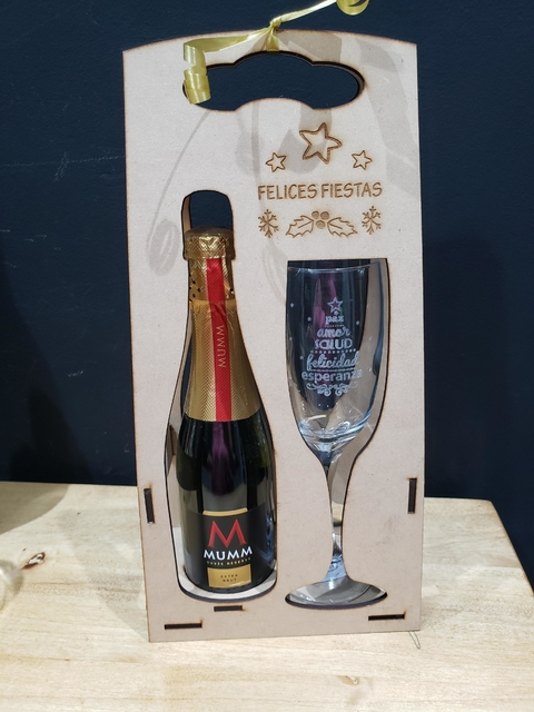 CUBO con copas de champagne (cava) personalizadas + MosTARRITO relleno de  chucherías + Minivela con AROMA A FRESAS CON CHAMPAGNE + Minibot…