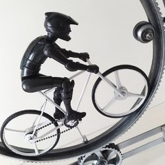 Escultura Ciclista Engrenagem Automata na internet