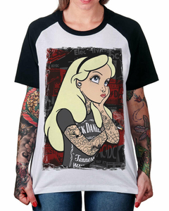 Camiseta Raglan Alice Gótica - comprar online