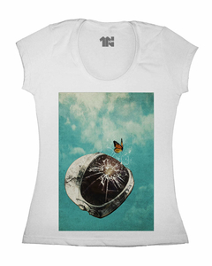 Camiseta Feminina Astronauta Leve na internet