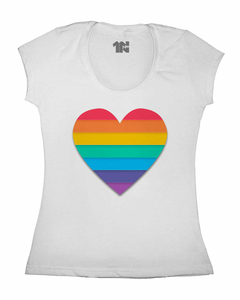 Camiseta Feminina Coração Arco-íris na internet
