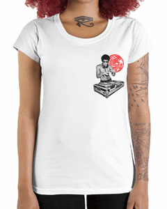 Camiseta Feminina DJ Lee no Bolso
