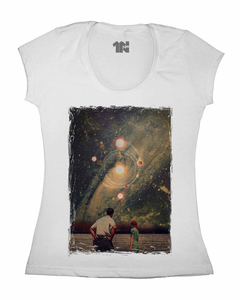 Camiseta Feminina Galáxia na internet
