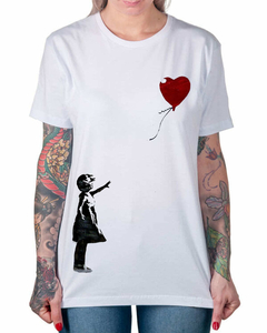 Camiseta Menina com Balão na internet