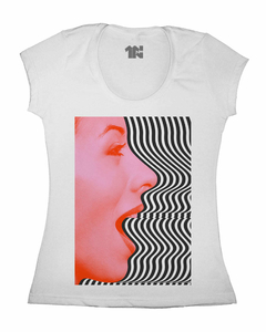 Camiseta Feminina Ondas Geométricas na internet