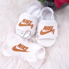 Pantufinha  e laço Inspiração  Nike