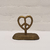 Escultura Paz e amor em alumínio 8x14x7 cm