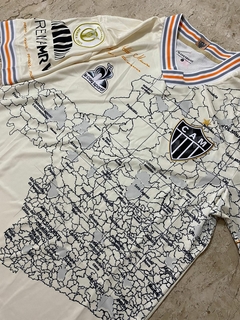 Camisa Le Coq Sportif Atlético Mineiro 2021 - Manto da Massa 113 anos com Patch Brasileirão 2021 - comprar online