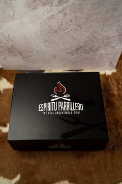 Caja de regaleria 1 con cuchillo y vino - Espíritu Parrillero