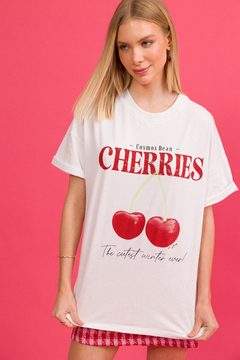 T-shirt over Cherries na internet