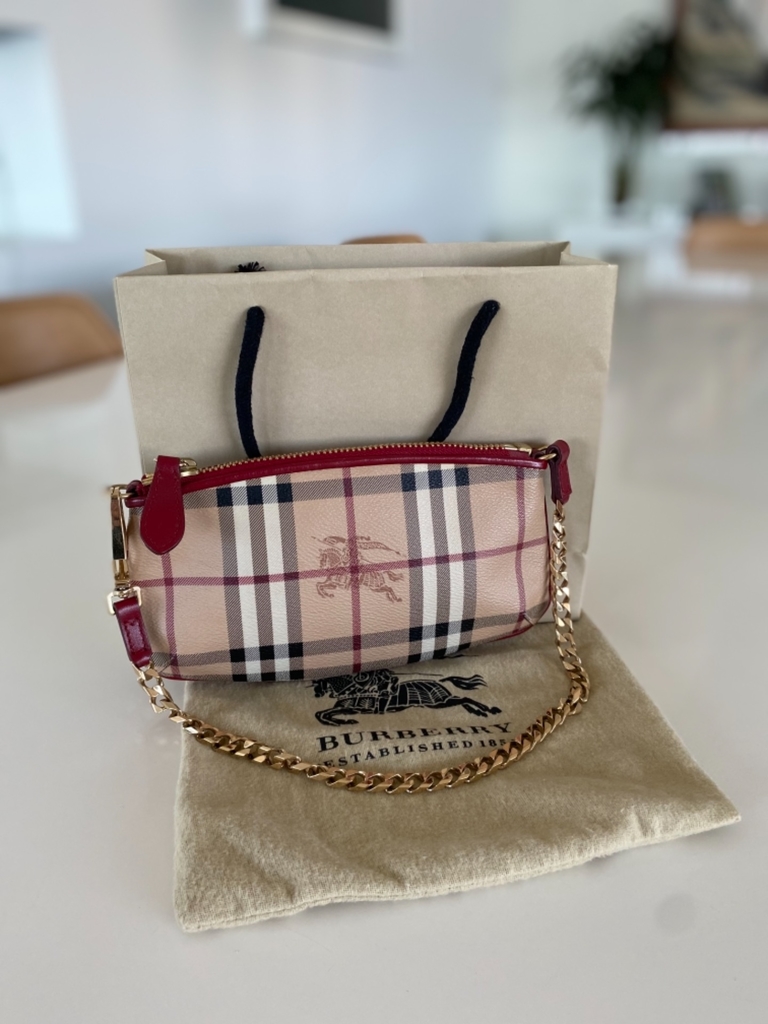 Bolsa burberry shop xadrez vermelha