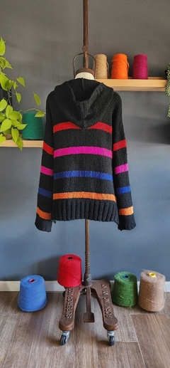 Sweater DOMO con Capucha Base negra/ Rayas roja/magenta/azul/naranja - tienda online