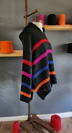 Sweater DOMO con Capucha Base negra/ Rayas roja/magenta/azul/naranja - Pura Vida Sweaters