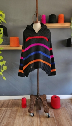 Sweater DOMO con Capucha Base negra/ Rayas roja/magenta/azul/naranja - tienda online