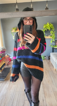 Sweater DOMO con Capucha Base negra/ Rayas roja/magenta/azul/naranja