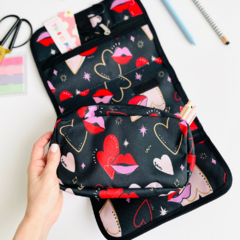 Necessaire Desplegable Beso - comprar online