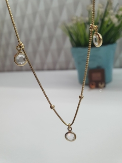 Gargantilha Chocker com bolinhas micro bolinhas e zircônias brancas penduradas, banhada no ouro 18k. - comprar online