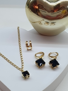 Conjunto de colar e brinco com ponto de pedra natural em ônix, banhado em ouro 18k. - comprar online