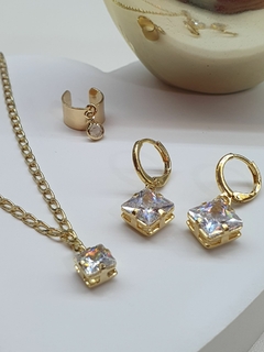 Conjunto Colar e brinco com ponto de zircônia branca quadrado, banhado no ouro 18k. na internet