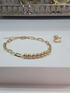 Pulseira no elo cartier, com bolinhas, banhada em ouro 18k.