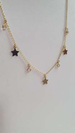 Gargantilha/Chocker com pontos de zircônias e estrelas chapadas, banhada em ouro 18k. - comprar online