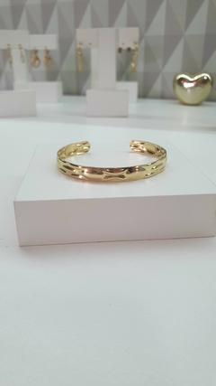 Bracelete orgânico martelado em banho ouro 18k. - comprar online