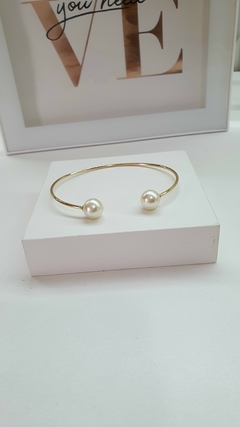 Bracelete Aro liso com duas pérolas em banho ouro 18k. - comprar online